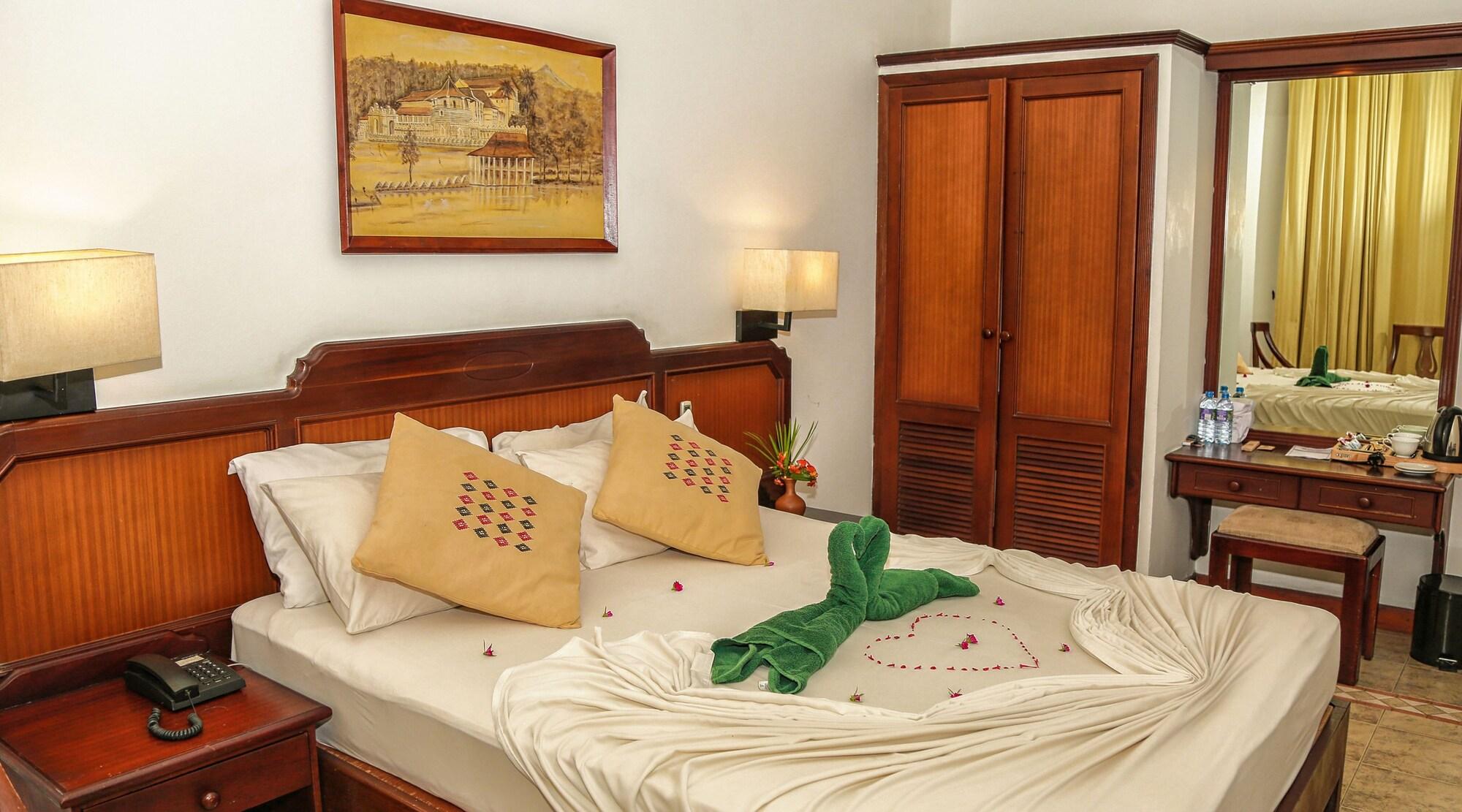 Senani Hotel Kandy Bagian luar foto