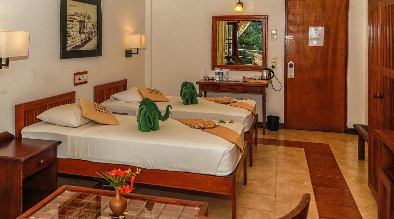 Senani Hotel Kandy Bagian luar foto