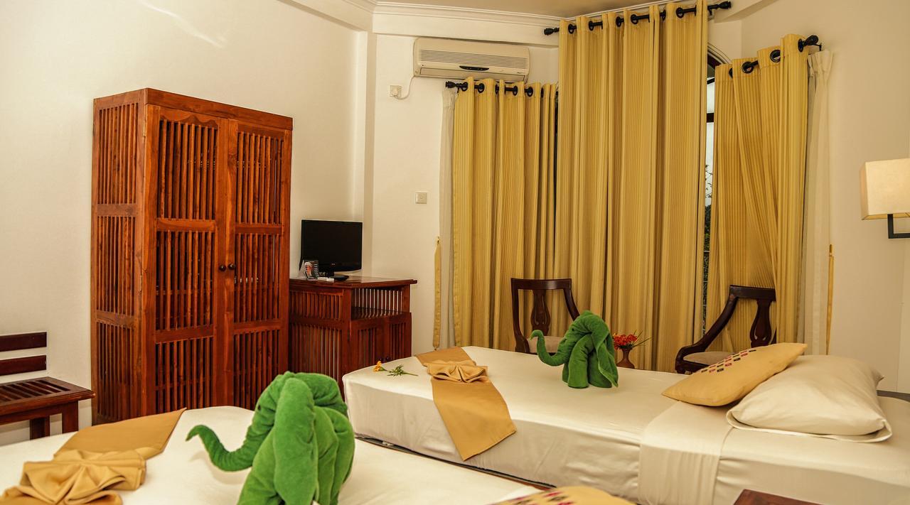 Senani Hotel Kandy Bagian luar foto