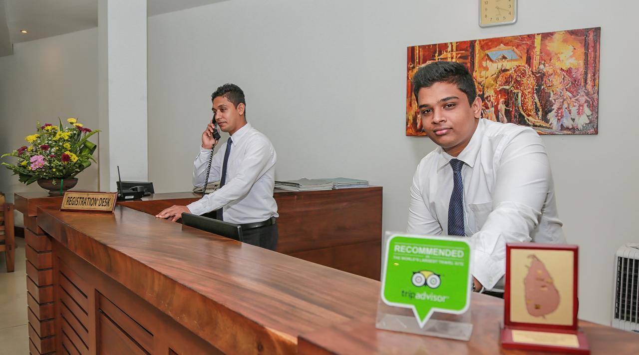 Senani Hotel Kandy Bagian luar foto