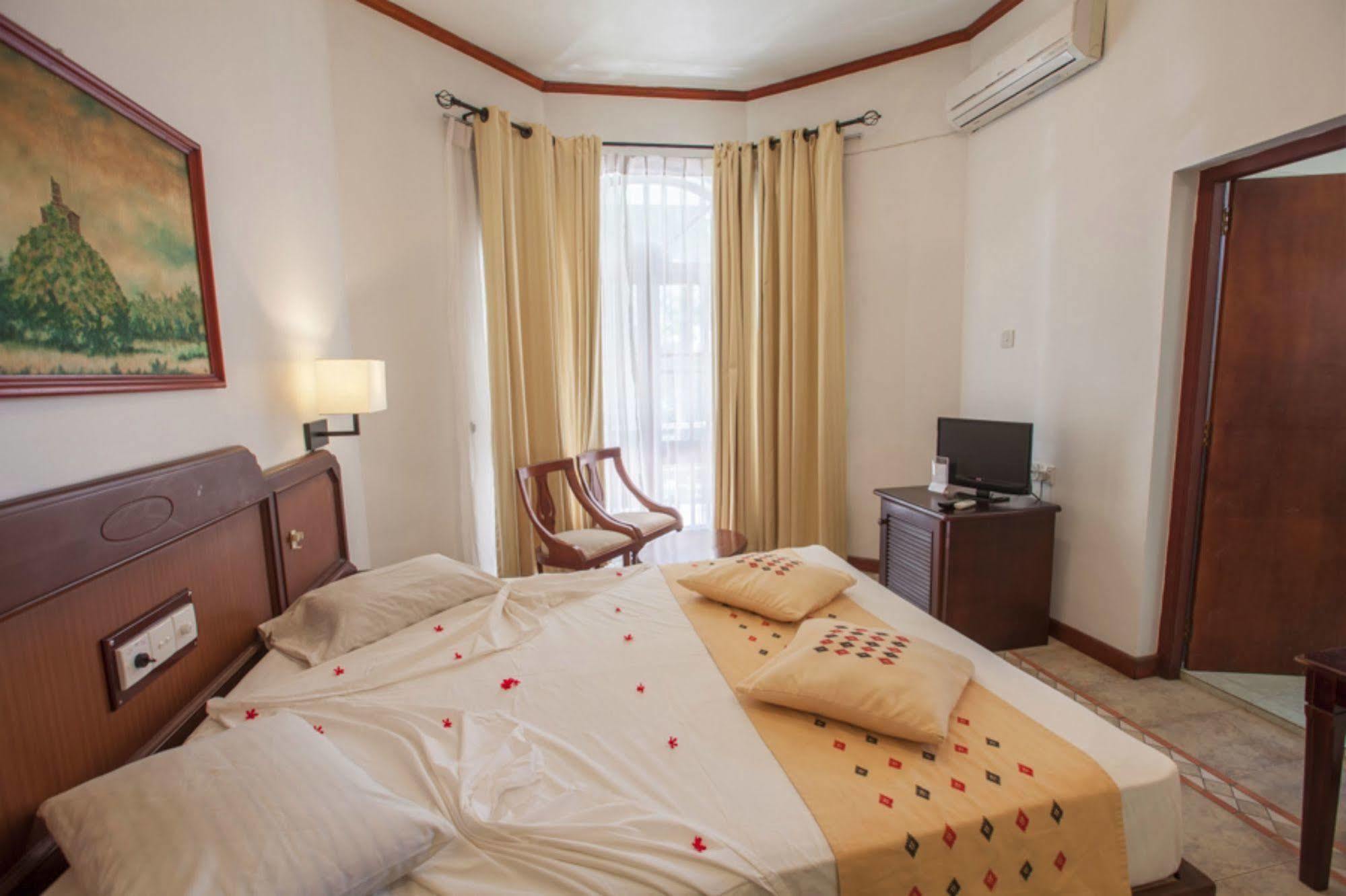 Senani Hotel Kandy Bagian luar foto
